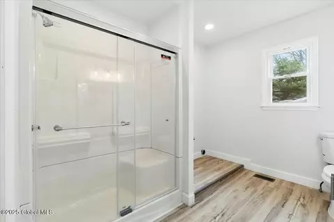 Bath - 449 Taurus Rd, Schenectady, NY 12304 photo 2 of 2