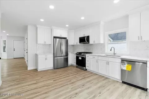 Entry Way - 449 Taurus Rd, Schenectady, NY 12304 photo 1 of 4