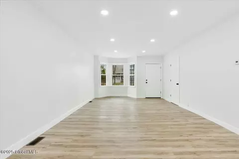 Living - 449 Taurus Rd, Schenectady, NY 12304 photo 1 of 4
