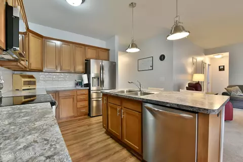 1003 Grayson Pl, Schenectady, NY 12302 photo 9