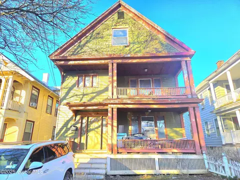 15 Kenyon Ct, Utica, NY 13501