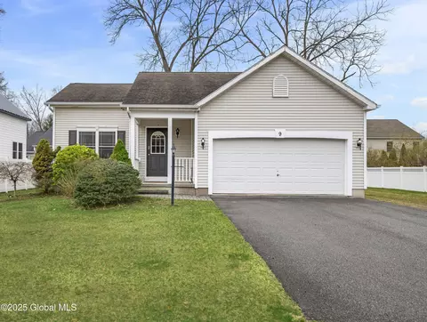 9 Cleveland Ave, Saratoga Springs, NY 12866