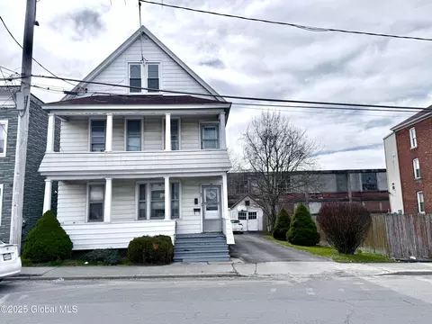 40 James St, Amsterdam, NY 12010