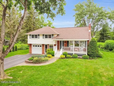 7 Beechwood Dr, Burnt Hills, NY 12027