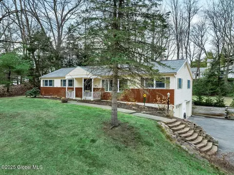 5 N Hill Dr, Ballston Lake, NY 12019