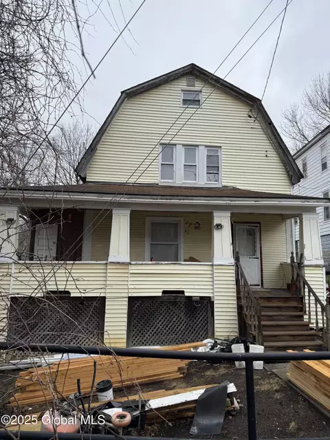 46 Slater St, Amsterdam, NY 12010