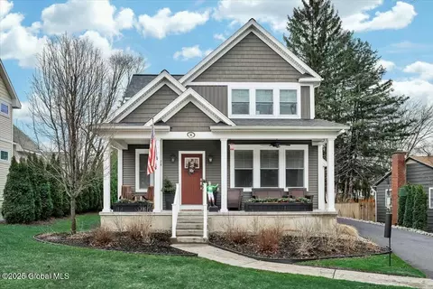 28 Benedict St, Saratoga Springs, NY 12866