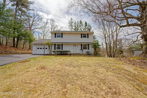 38 Weston Dr, Clifton Park, NY 12065