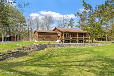 293 Tompkins Rd, Ravena, NY 12143