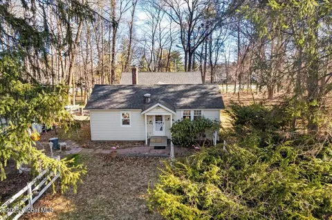 2760 Troy-schenectady Rd, Niskayuna, NY 12309