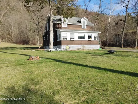 103 Black Point Rd, Ticonderoga, NY 12883