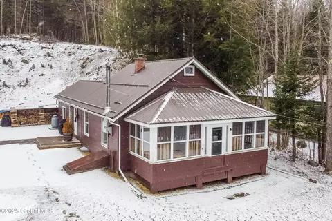956 Deerland Rd, Long Lake, NY 12847