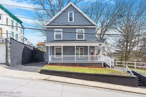 3 Rockton St, Amsterdam, NY 12010