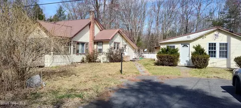 436-450 Scutt Rd, Greenville, NY 12083