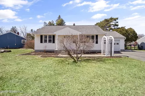 22 Holly Ln, Latham, NY 12110
