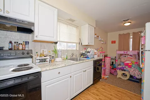 233 Jackson Ave, Schenectady, NY 12304 photo 32