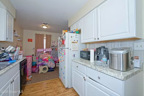 233 Jackson Ave, Schenectady, NY 12304 photo 33