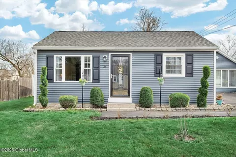 36 Plaske Dr, Schenectady, NY 12309