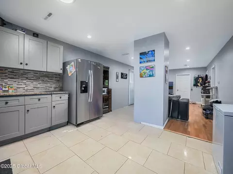 836 Bridge St, Schenectady, NY 12303 photo 9