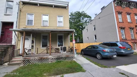 15 Walter St, Albany, NY 12204
