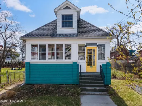 4 Arcadia Ave, Albany, NY 12209