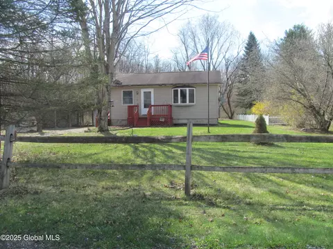 18 Thomson Rd, Greenwich, NY 12834