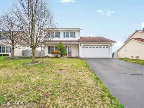 24 Cartwheel Dr, Scotia, NY 12302