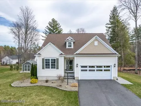 33 Burnham Rd, Wilton, NY 12831