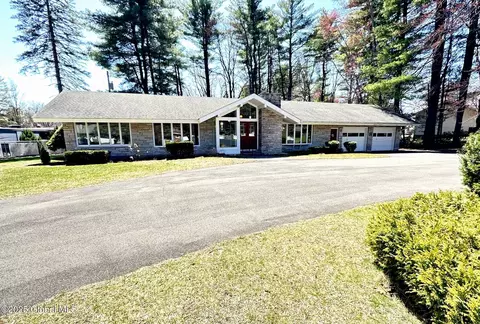 84 Okara Dr, Schenectady, NY 12303