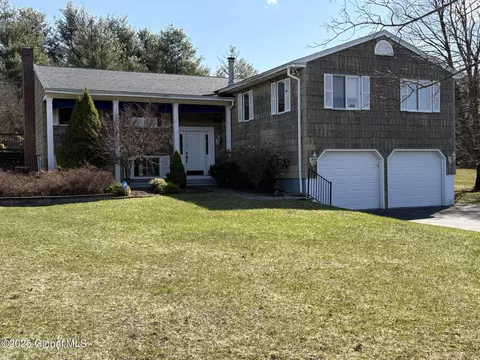 623 Midline Rd, Amsterdam, NY 12010