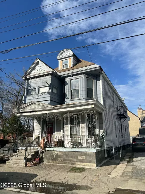 969 Albany St, Schenectady, NY 12307 photo 1