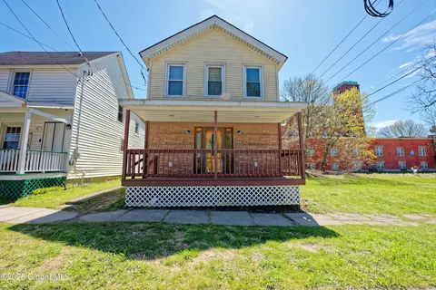 106 W Green St, Johnstown, NY 12095