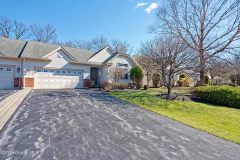 9 Dalton Ct, Delmar, NY 12054