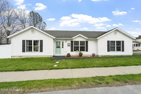 4 Bennington Ave, Mechanicville, NY 12118