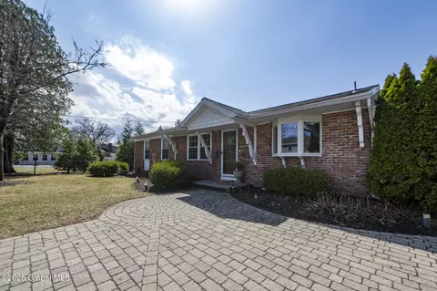 10 Hathorn St, Saratoga Springs, NY 12866