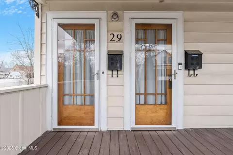 29 Craig St, Watervliet, NY 12189