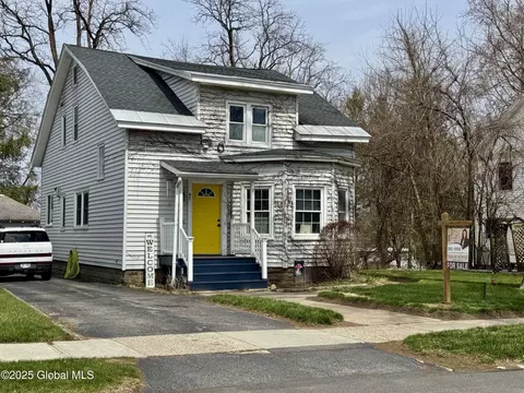47 Washington Rd, Scotia, NY 12302