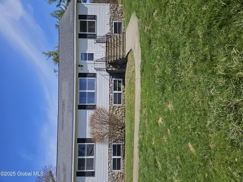 186 Meadow Brook Ln, Greenville, NY 12083