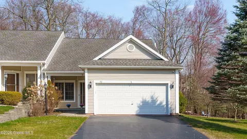 54 Rockrose Dr, East Greenbush, NY 12061