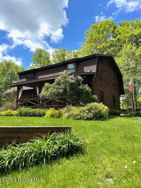 83 Mcculloch Cross Rd, Medusa, NY 12120