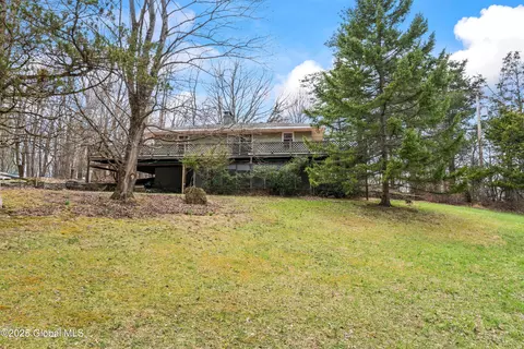 33 Fischer Ext, Kinderhook, NY 12106