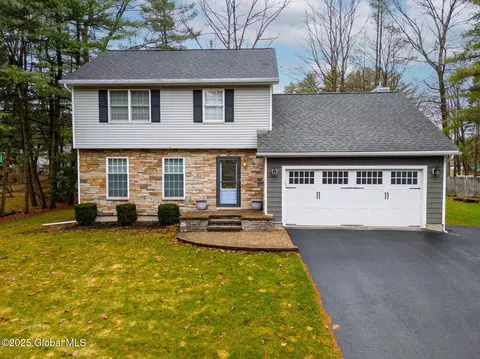 5 Hidden Hills Dr, Queensbury, NY 12804