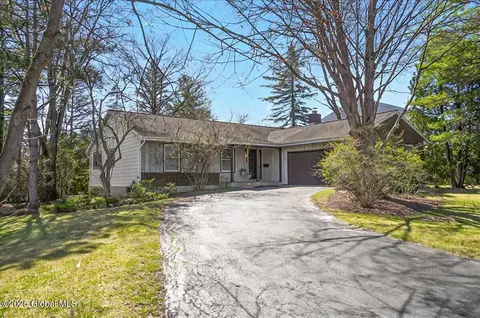 1 Stonehenge Dr, Albany, NY 12203