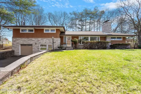 330 S Main Ave, Albany, NY 12209