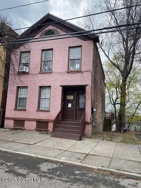 339 9th St, Troy, NY 12180