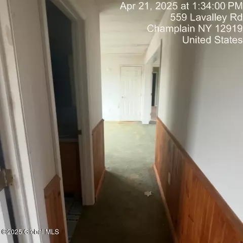 Entry Way - 559 Lavalley Rd, Champlain, NY 12919 photo 2 of 3