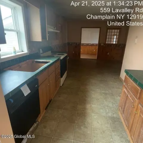 Entry Way - 559 Lavalley Rd, Champlain, NY 12919 photo 1 of 3