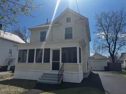 16 5th St, Glens Falls, NY 12801
