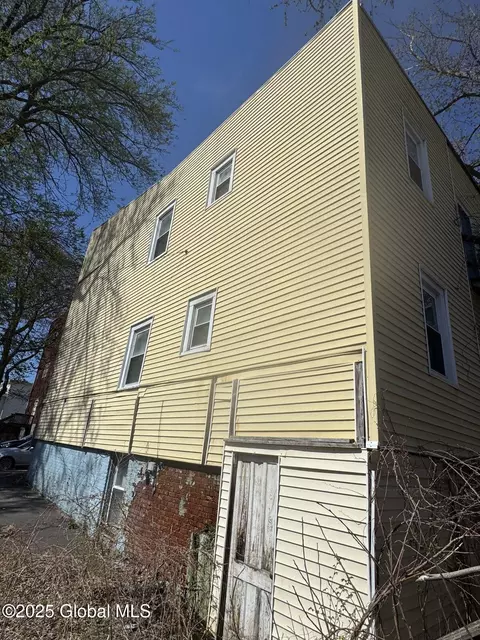8 Dove St, Albany, NY 12210