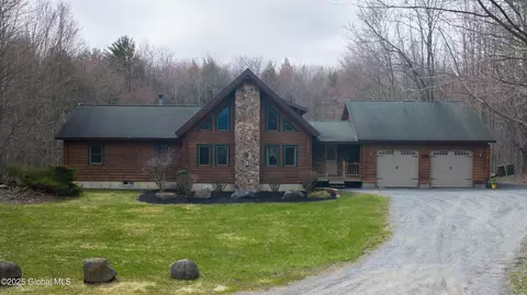 1237 Peaceable St, Ballston Spa, NY 12020